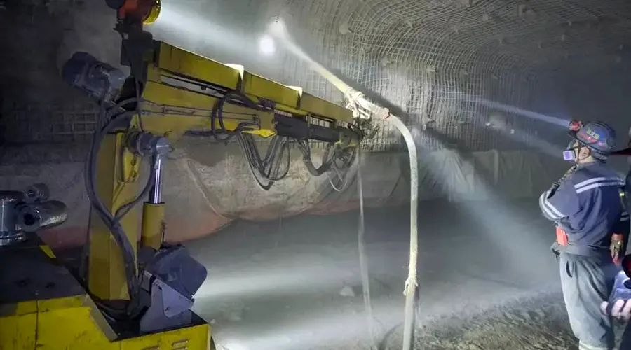 The shotcrete robot was put into operation in a coal mine of Shaanxi Energy